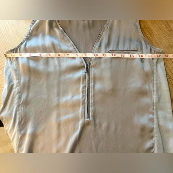 - Go by GoSilk iconic zippy tank in silver. Excellent condition, - Picture 5 of 6